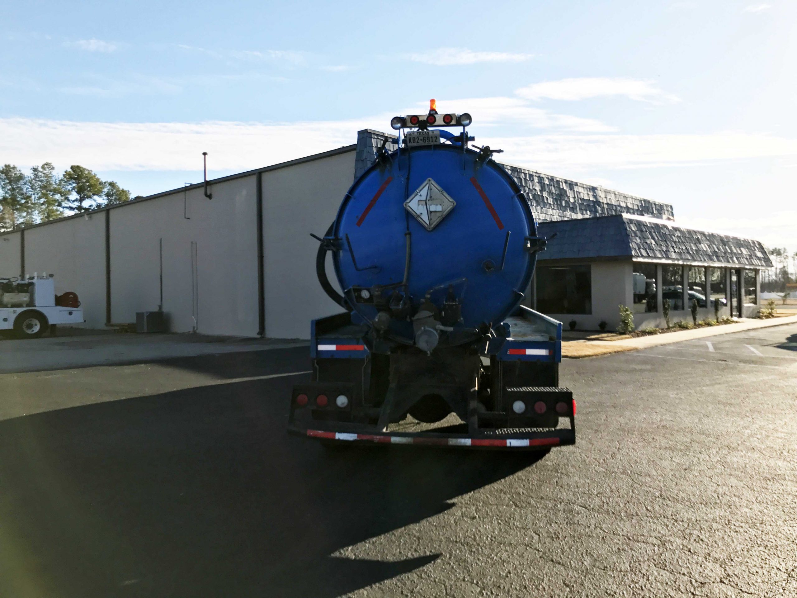 2007 Presvac DOT 412 (3150Gallon) Vacuum Truck w/ Automatic Trans