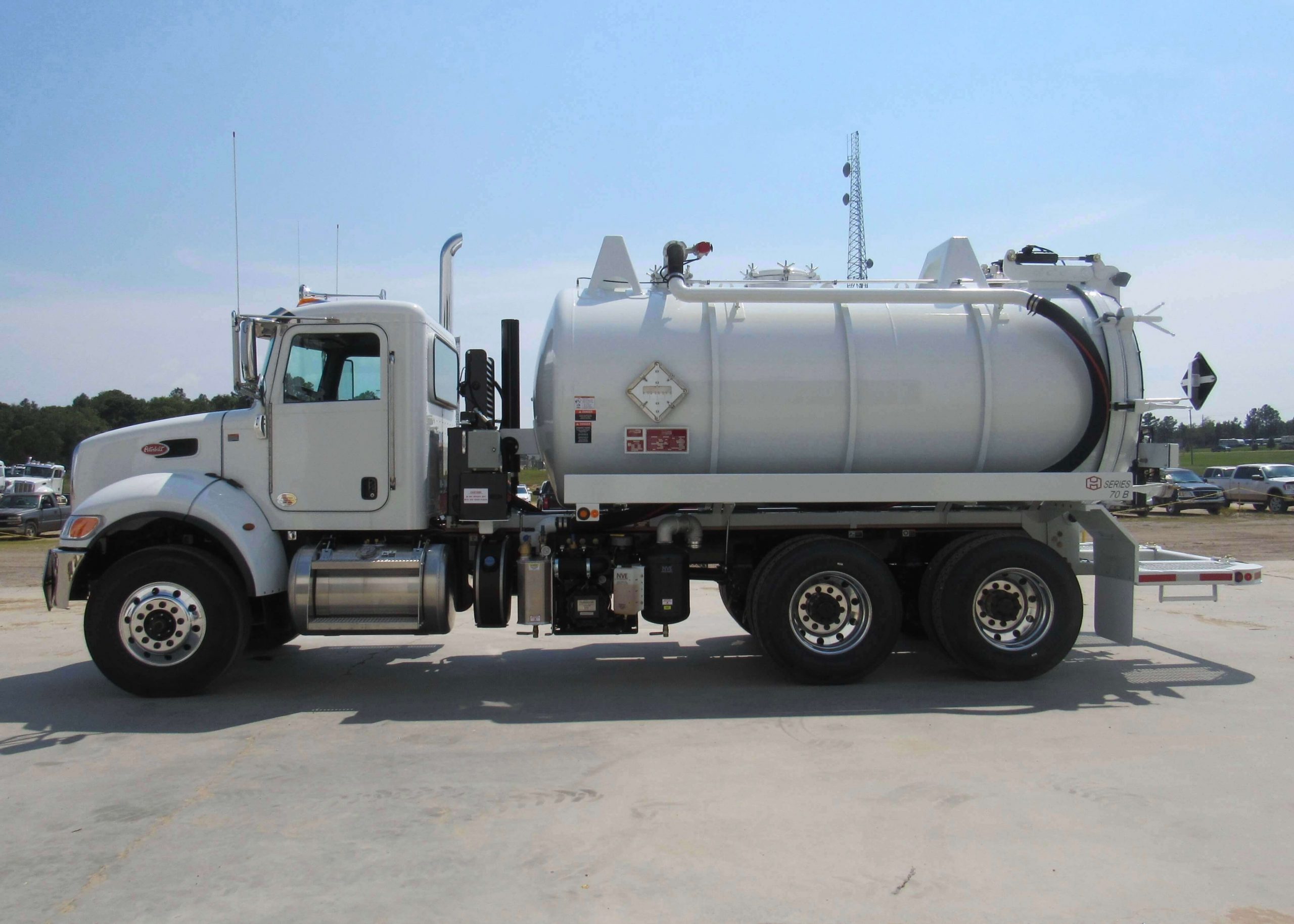 2021 Huber Dominator DOT 412 (3000-Gallon) Vacuum Truck w/ Automatic ...