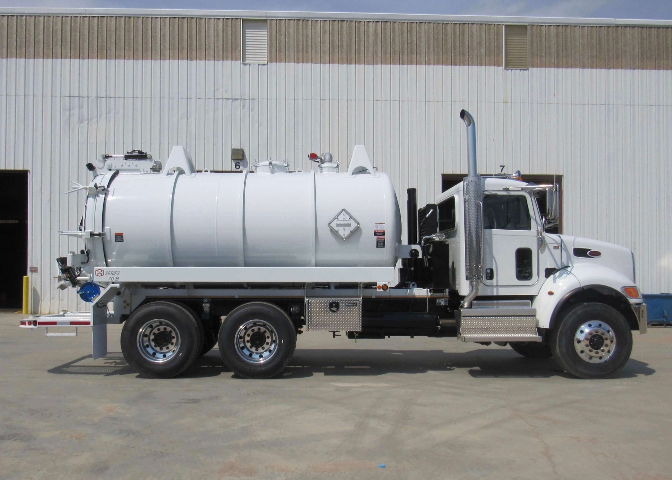 2021 Huber Dominator DOT 412 (3000-Gallon) Vacuum Truck w/ Automatic ...