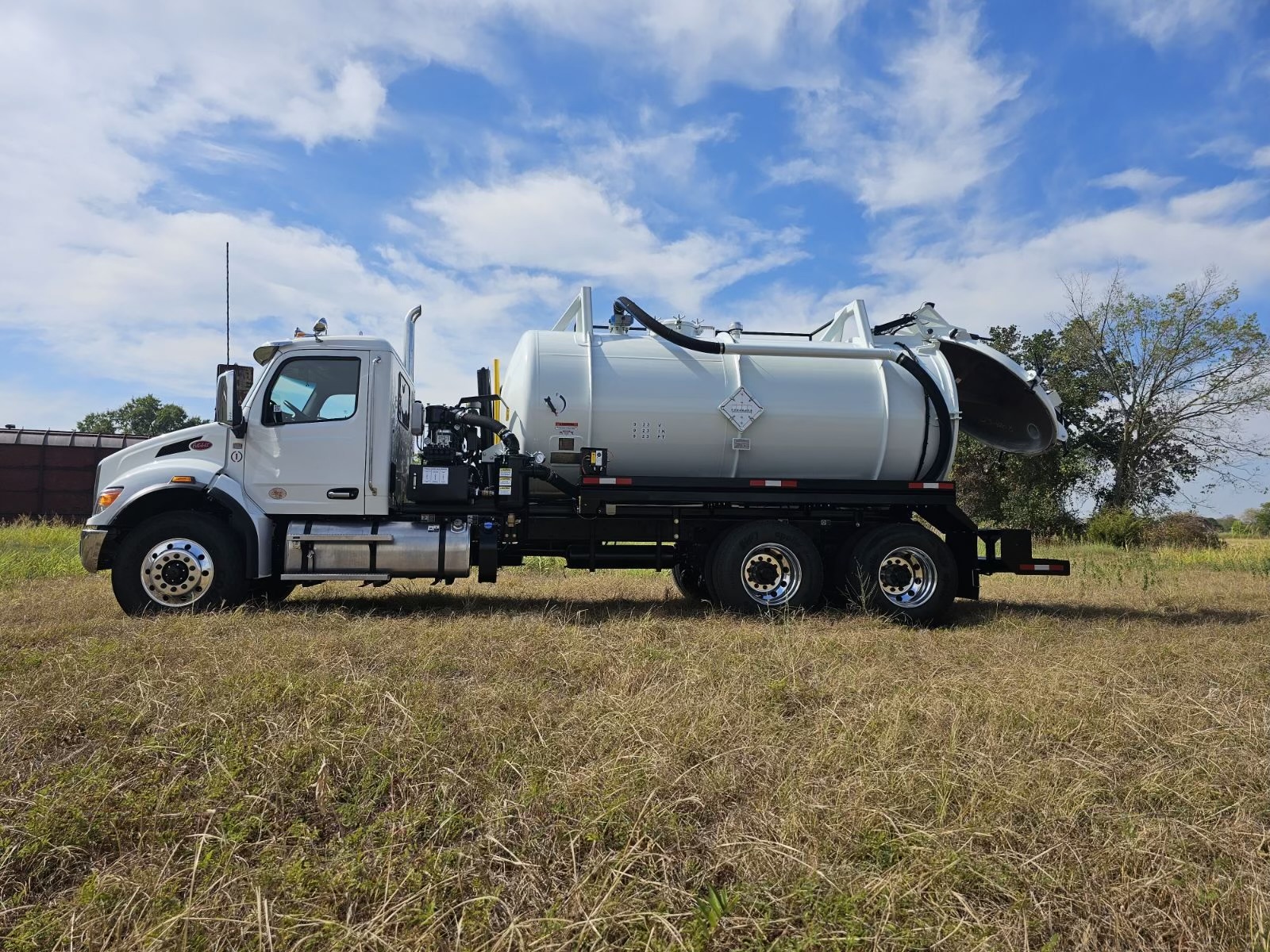 2025 Peterbilt 548 (3150-Gallon / 70 BBL) Diamond ECO DOT 412 Code ...